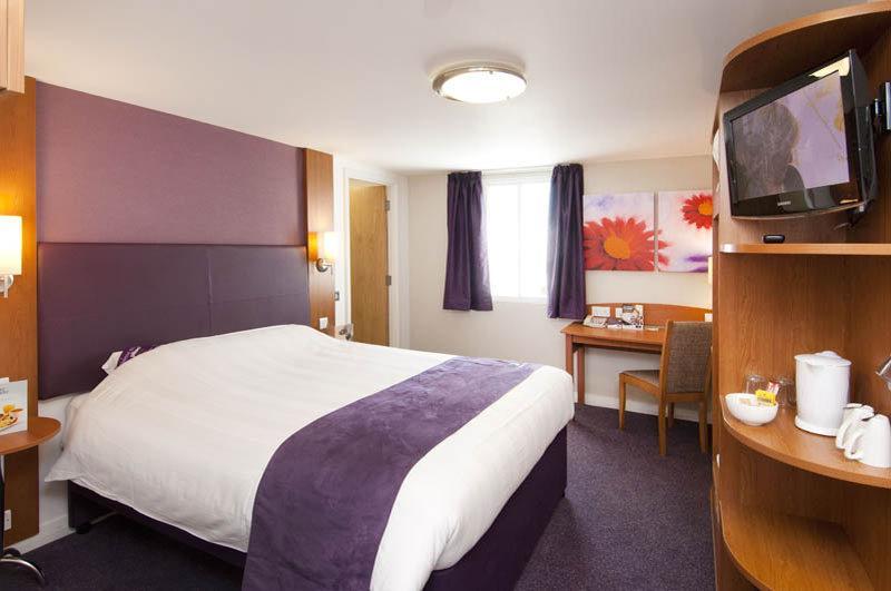 Premier Inn Crewe Nantwich Bagian luar foto
