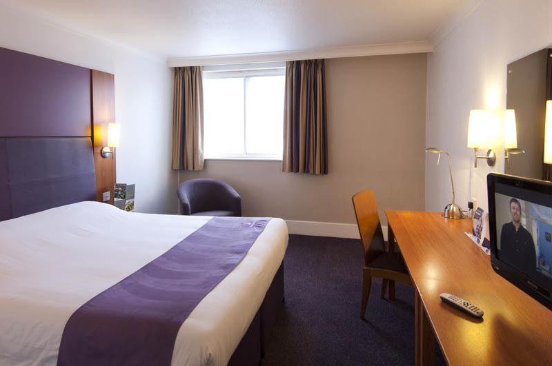 Premier Inn Crewe Nantwich Bagian luar foto