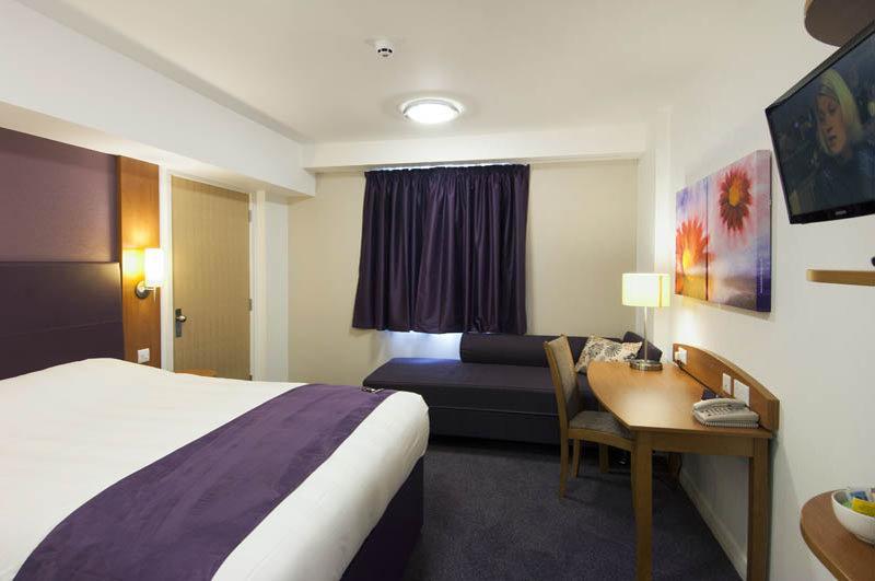 Premier Inn Crewe Nantwich Bagian luar foto